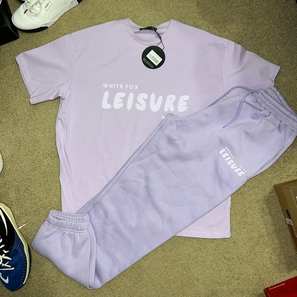 White Fox Boutique Leisure Series Tee Shirt & Sweatpants Set - Picture 6 of 15